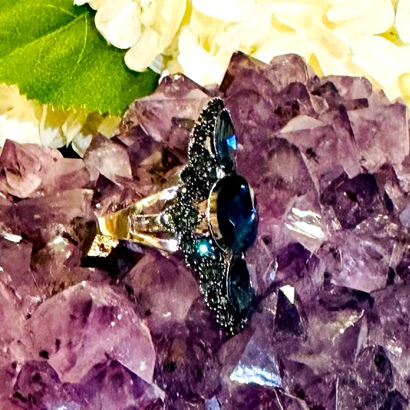 New Saphire Blue Art Deco Rhinestone Ring - Size 8 - Picture 4 of 4